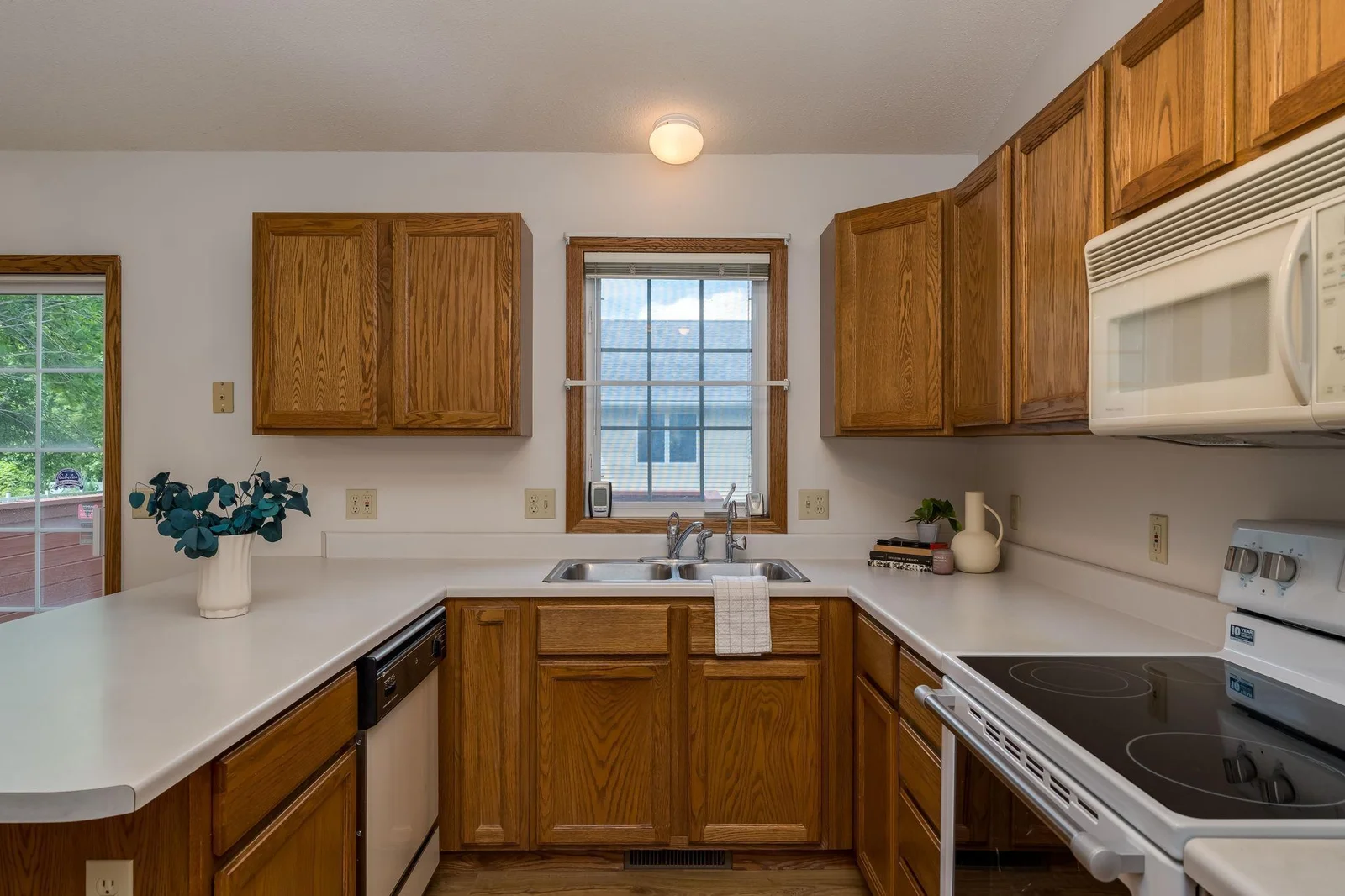 14-web-or-mls-1670-castle-dr.jpg
