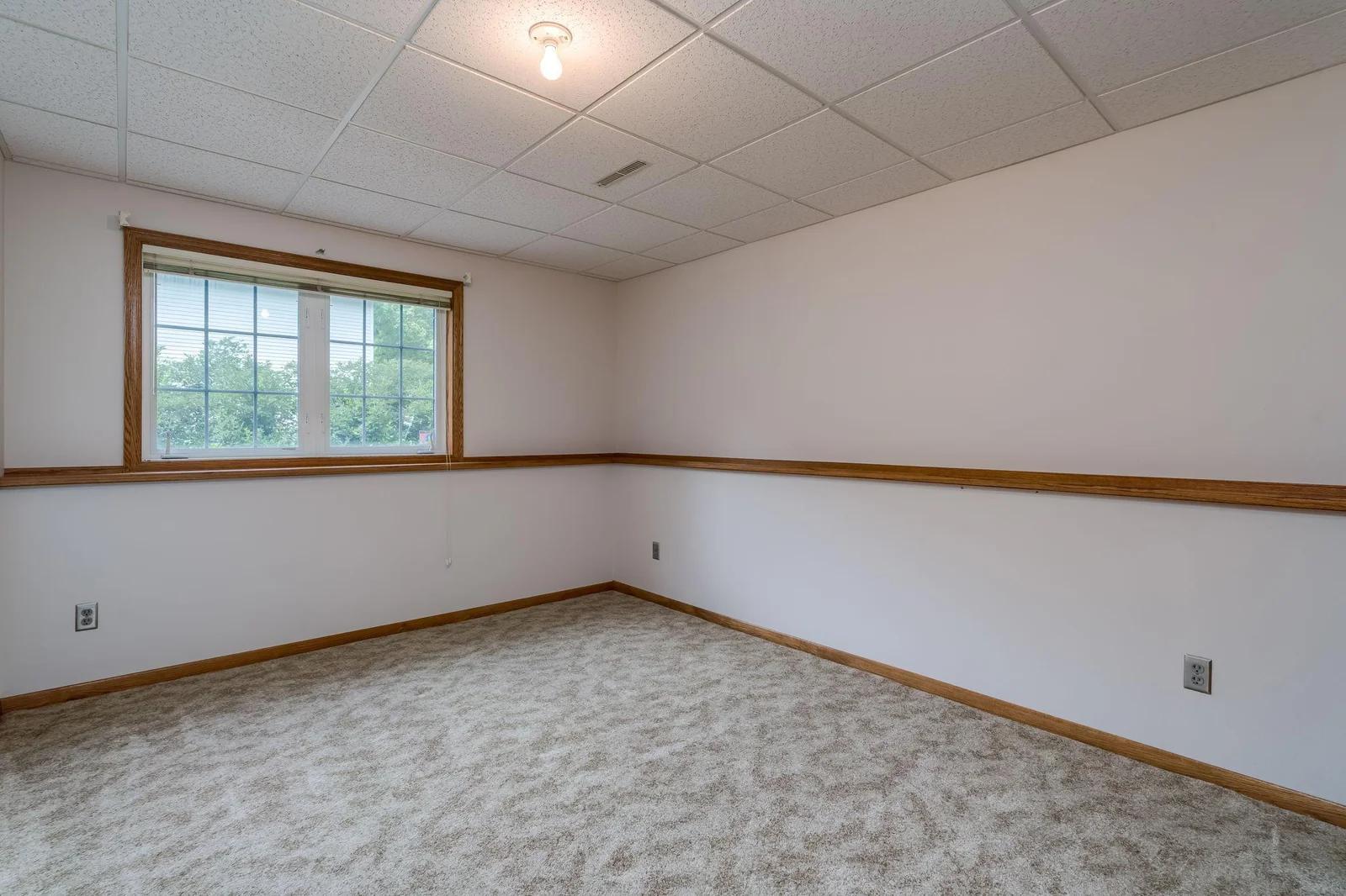 25-web-or-mls-1670-castle-dr.jpg