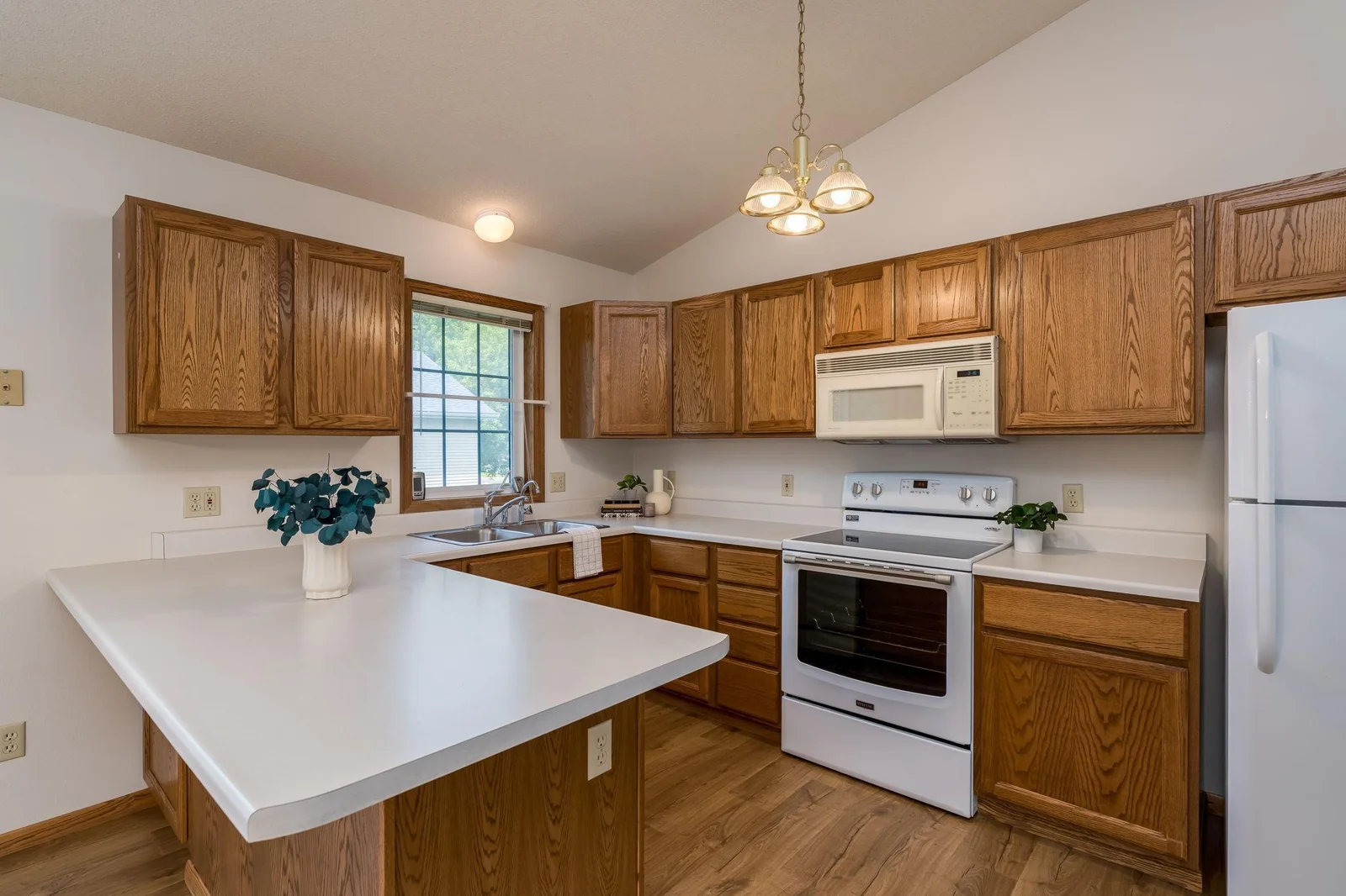 13-web-or-mls-1670-castle-dr.jpg