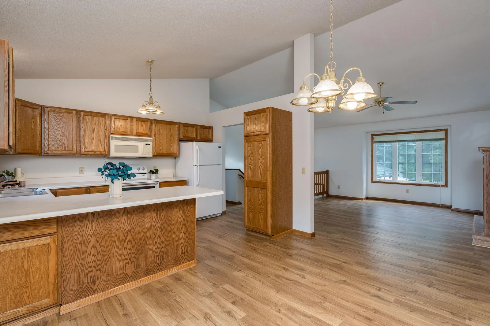 12-web-or-mls-1670-castle-dr.jpg