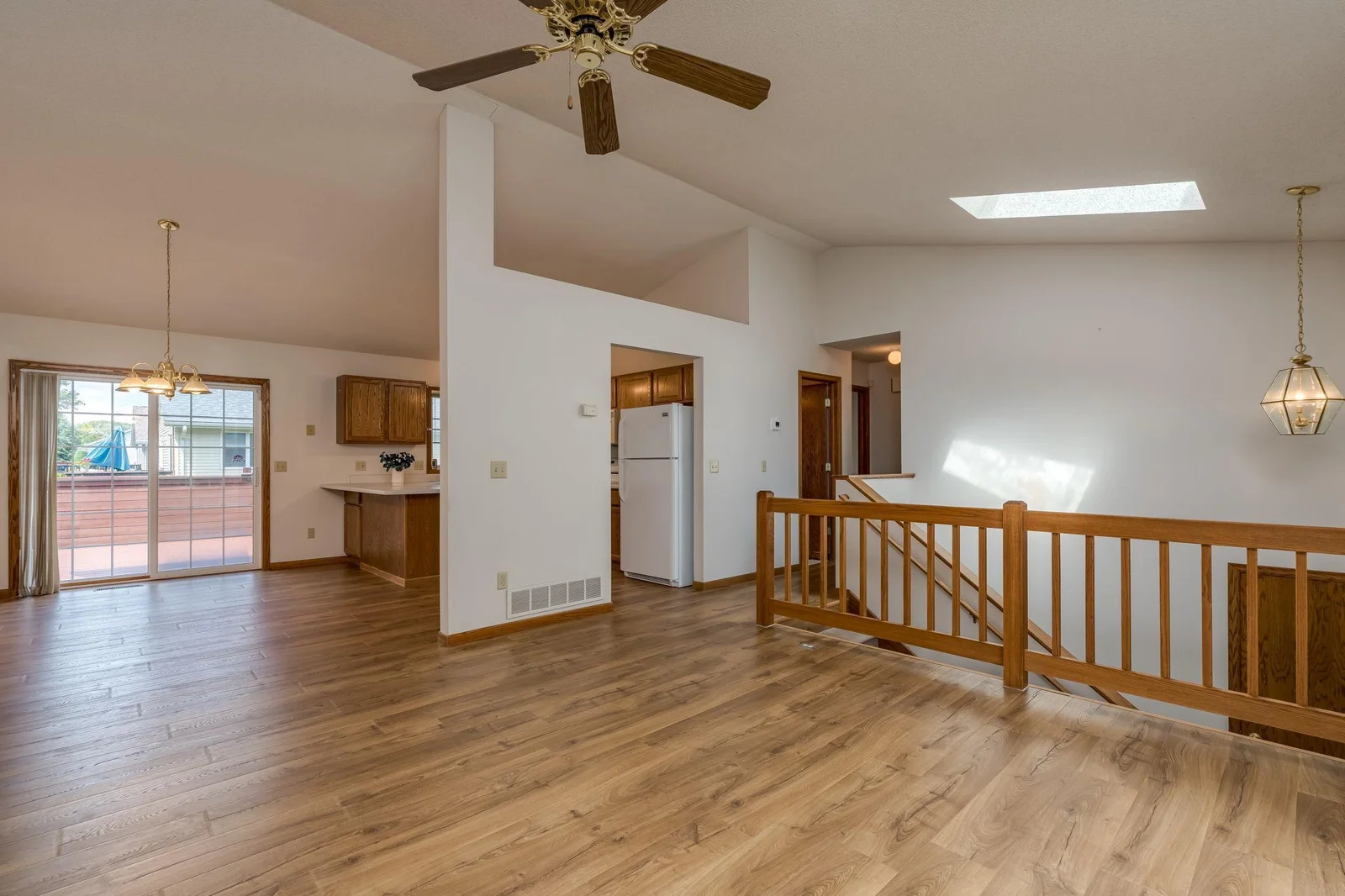 7-web-or-mls-1670-castle-dr.jpg