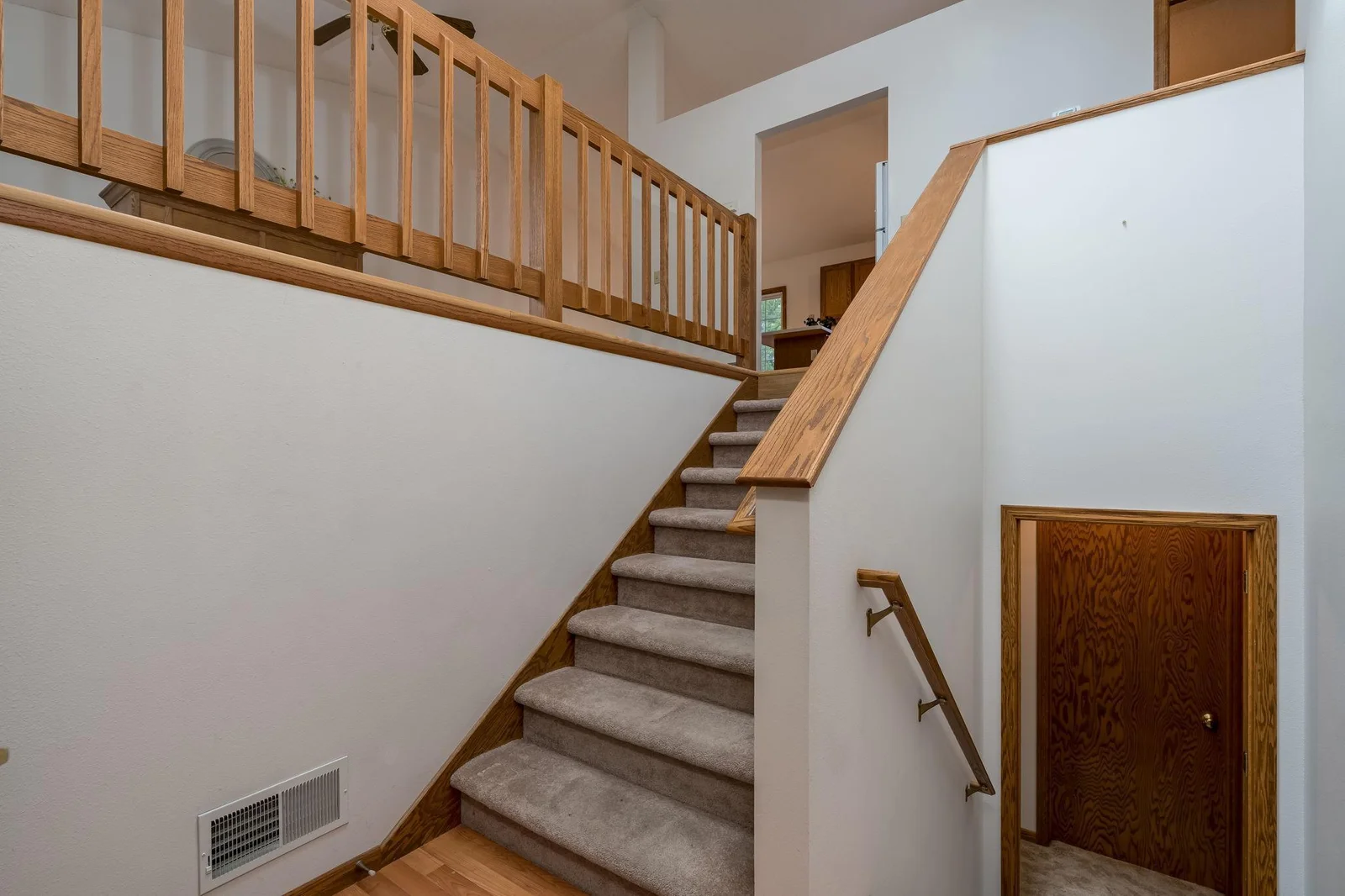 4-web-or-mls-1670-castle-dr.jpg