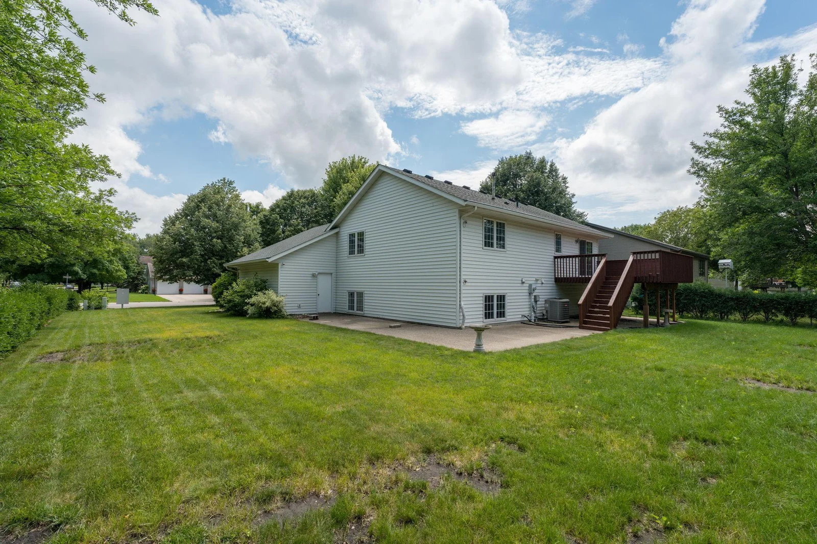 31-web-or-mls-1670-castle-dr.jpg