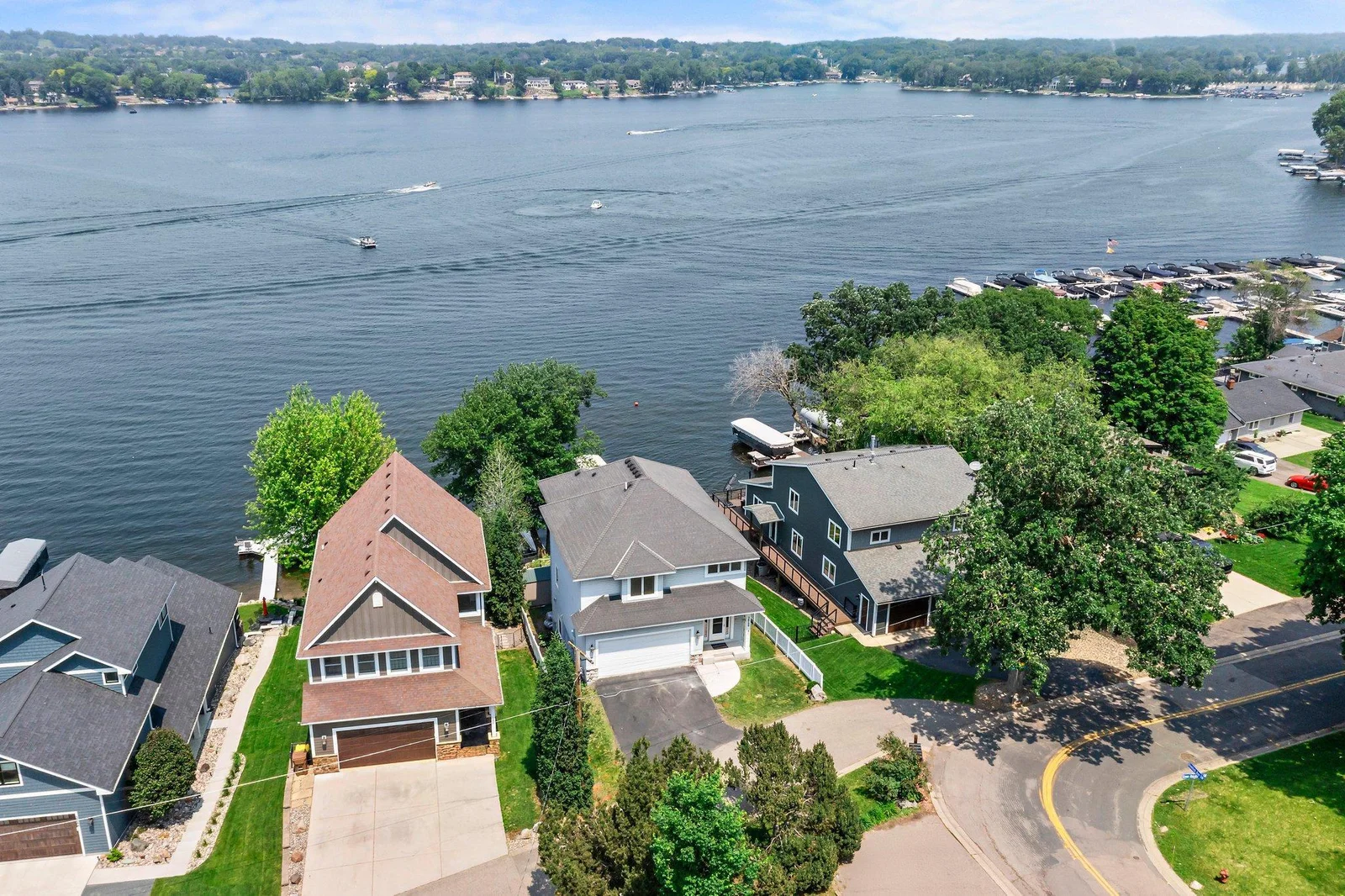 You'll love your own little oasis on the lakeshore!
