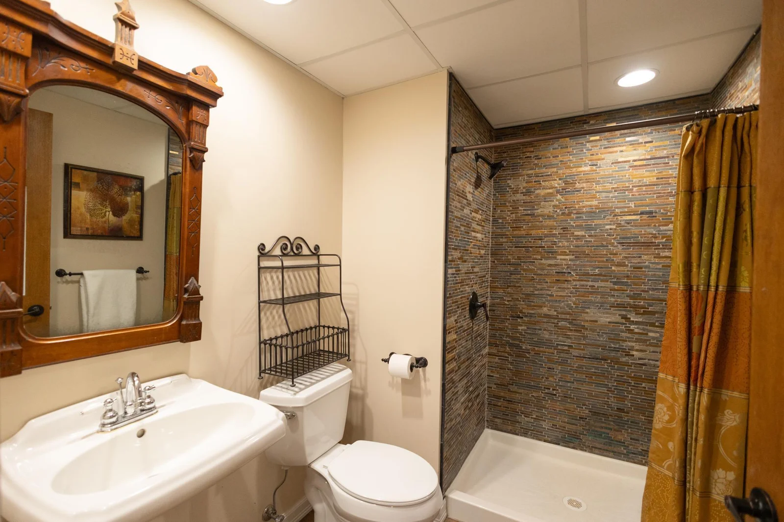 Lower level 3/4 bathroom