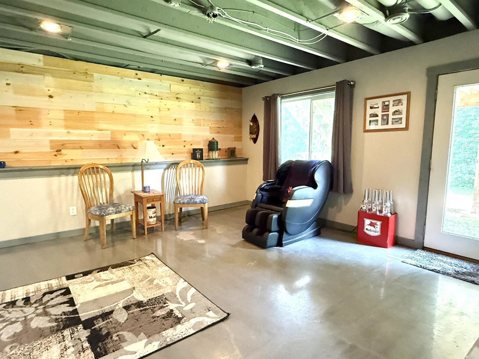 Lower Level Family Room with Walk Out to Backyard!