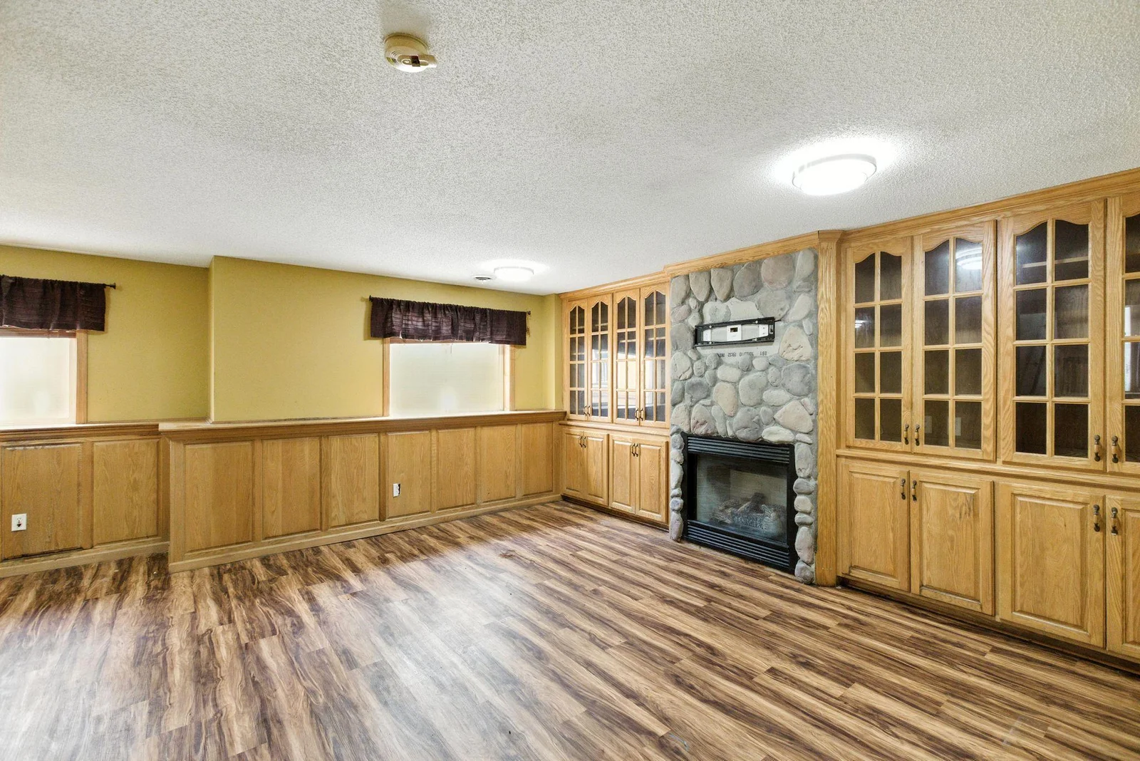 24_30646_Navajo_St_NW_Cambridge_MN_55008_USA-Living_room-9N0A0848.jpg