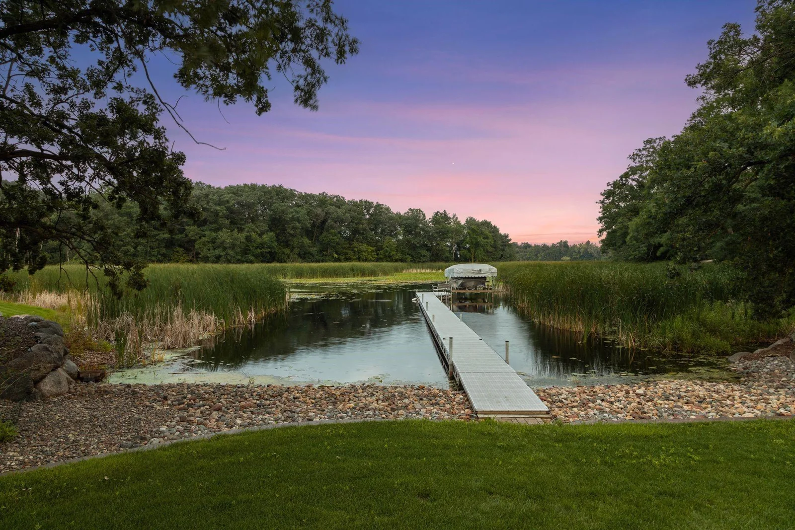 Private Lakeshore tucked away in a bay on Lake Marion