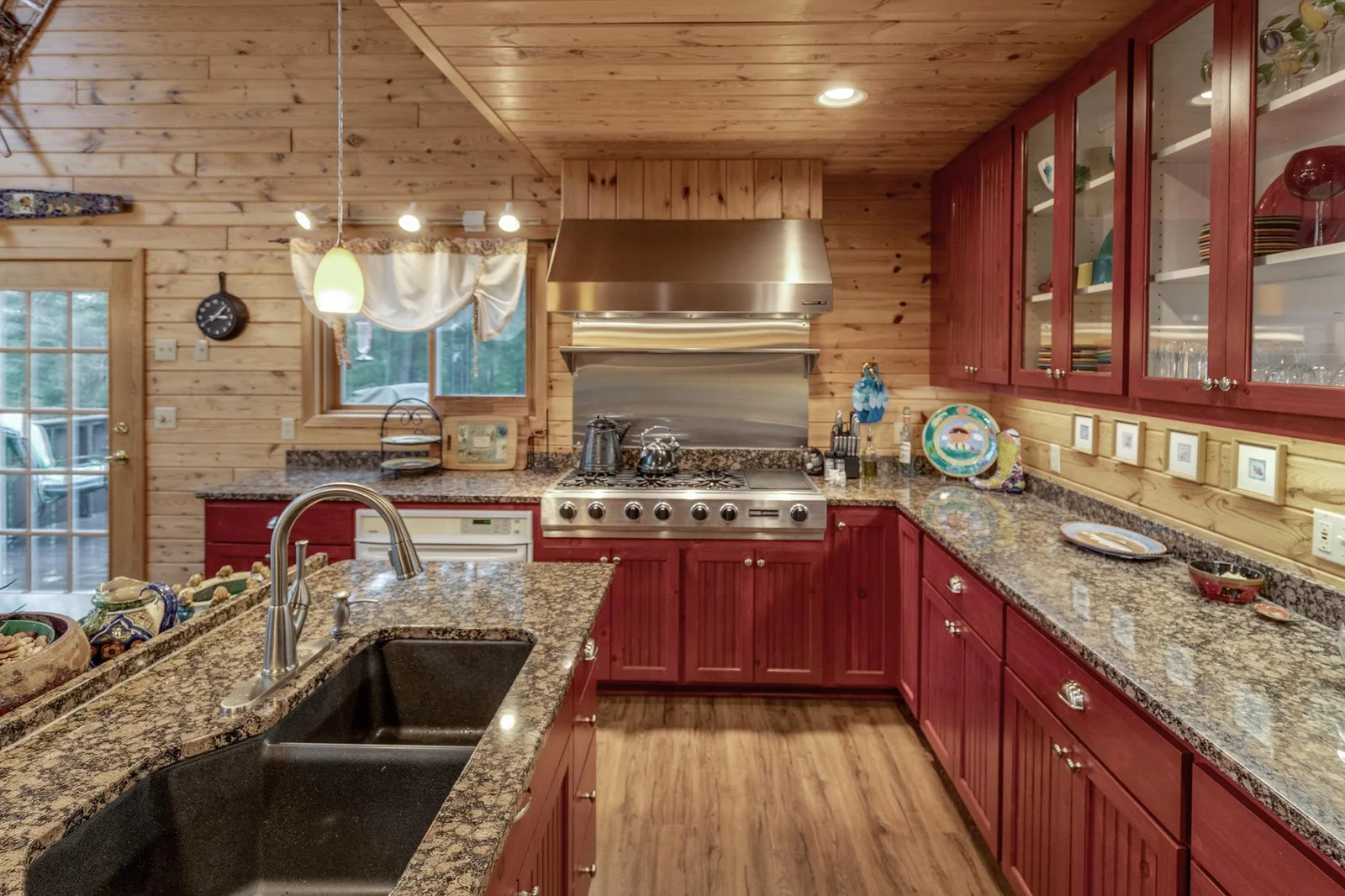 Kitchen with lots of counters