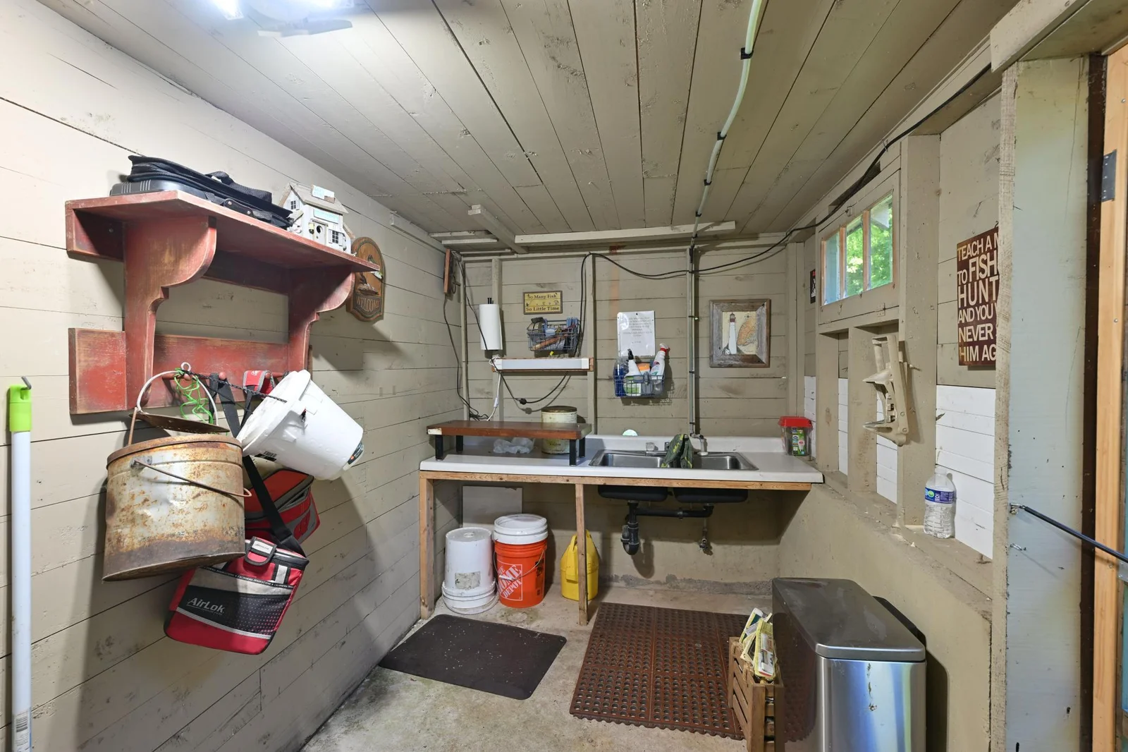 Fish-cleaning Station