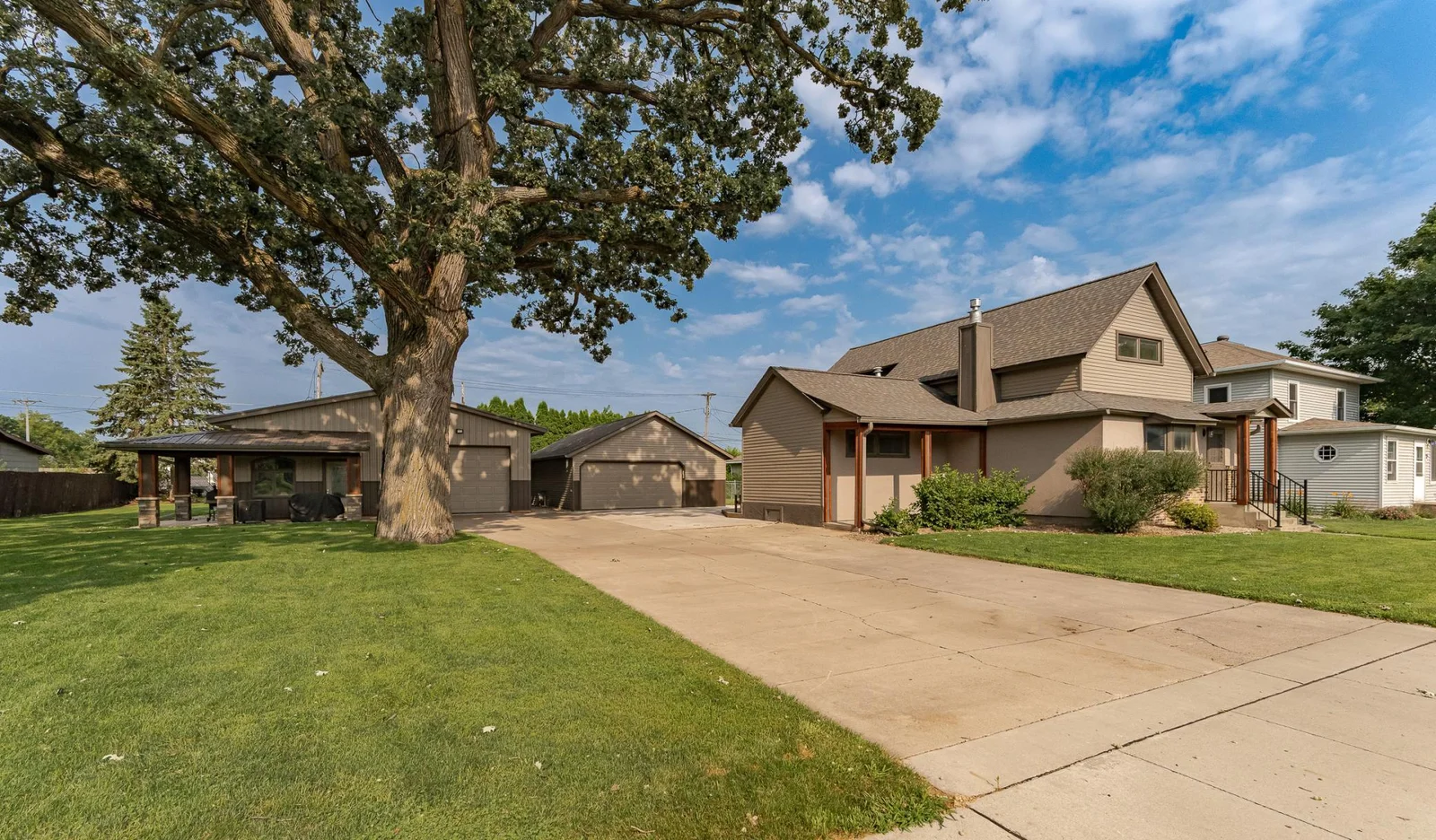 918 Saint Charles Ave, Saint Charles