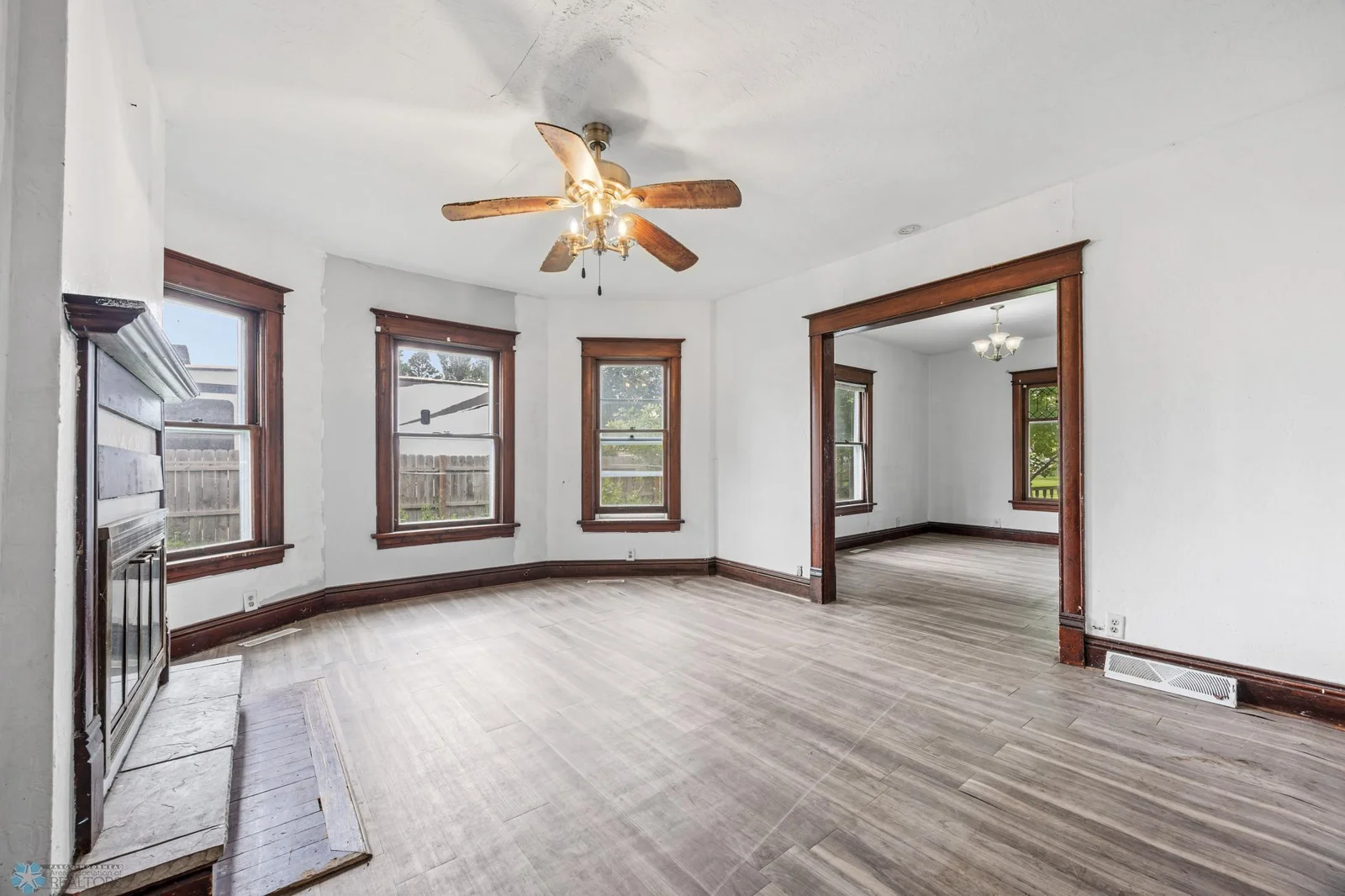 DINING ROOM 5.jpg