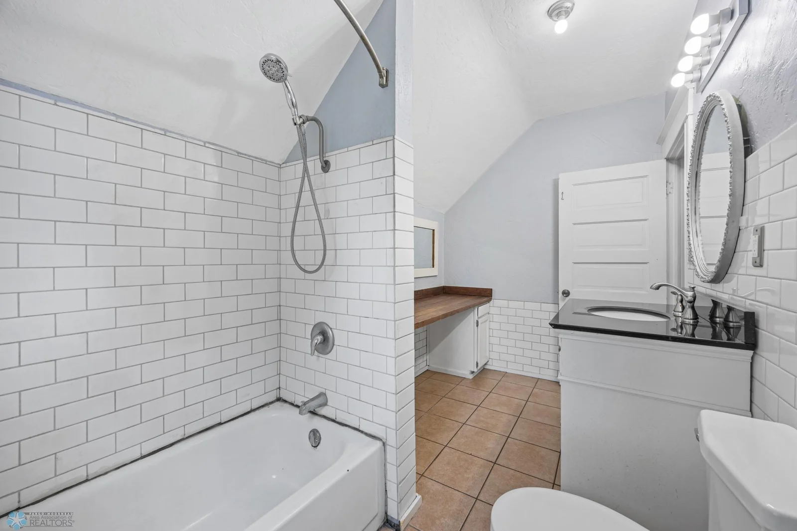 FULL BATH 1B.jpg