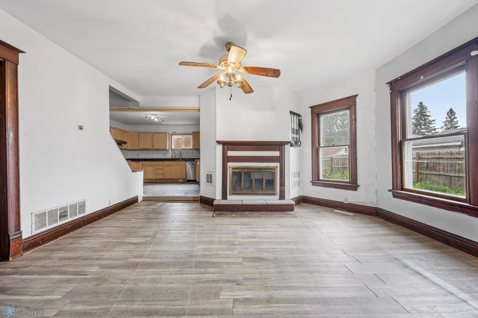 DINING ROOM 4.jpg