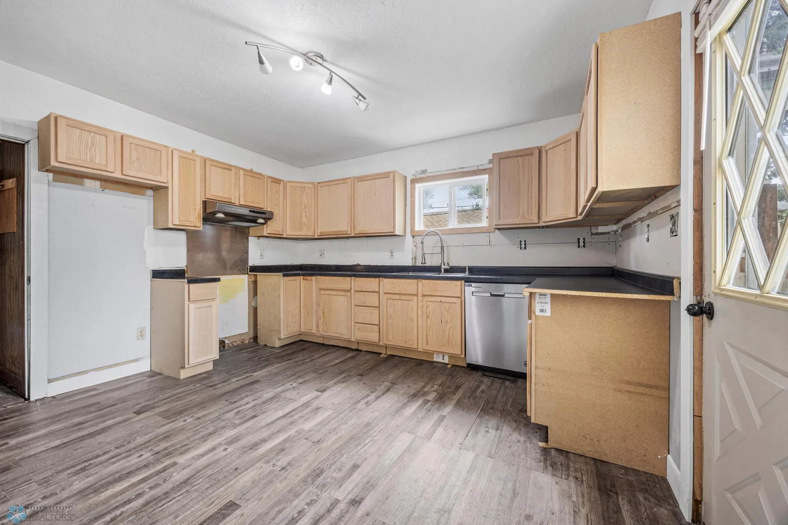 KITCHEN 1.jpg