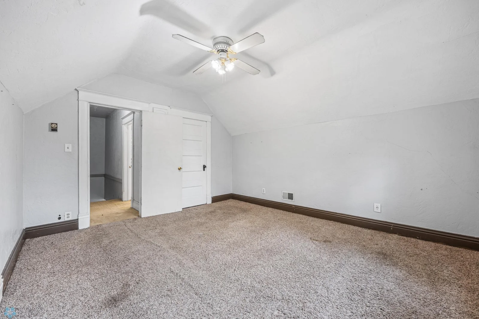 BEDROOM 3B.jpg