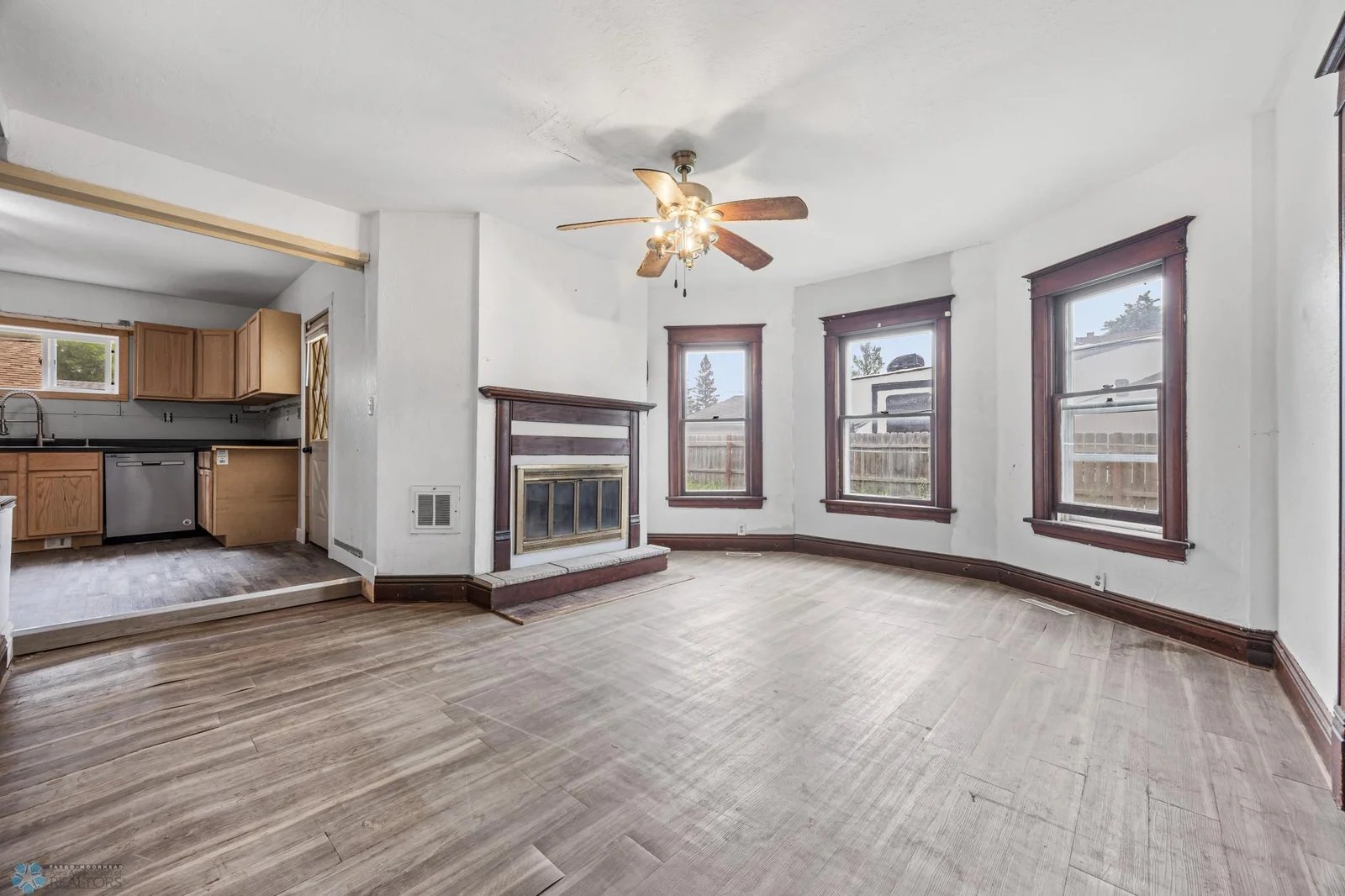 DINING ROOM 1.jpg