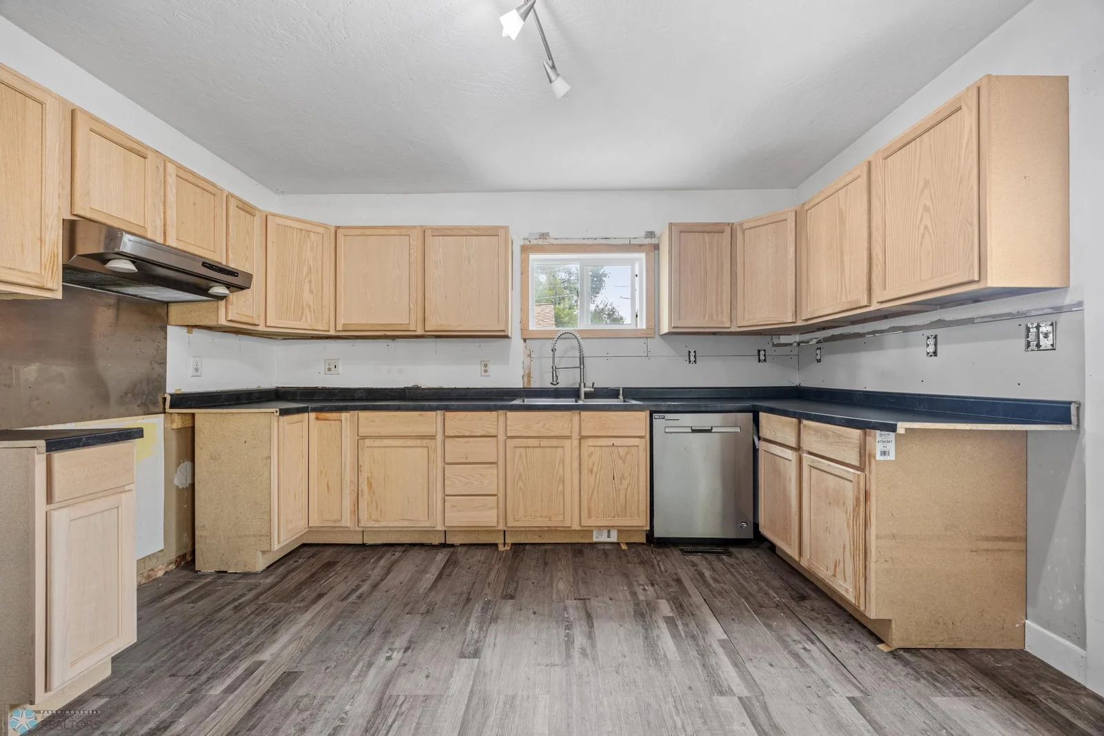 KITCHEN 2.jpg
