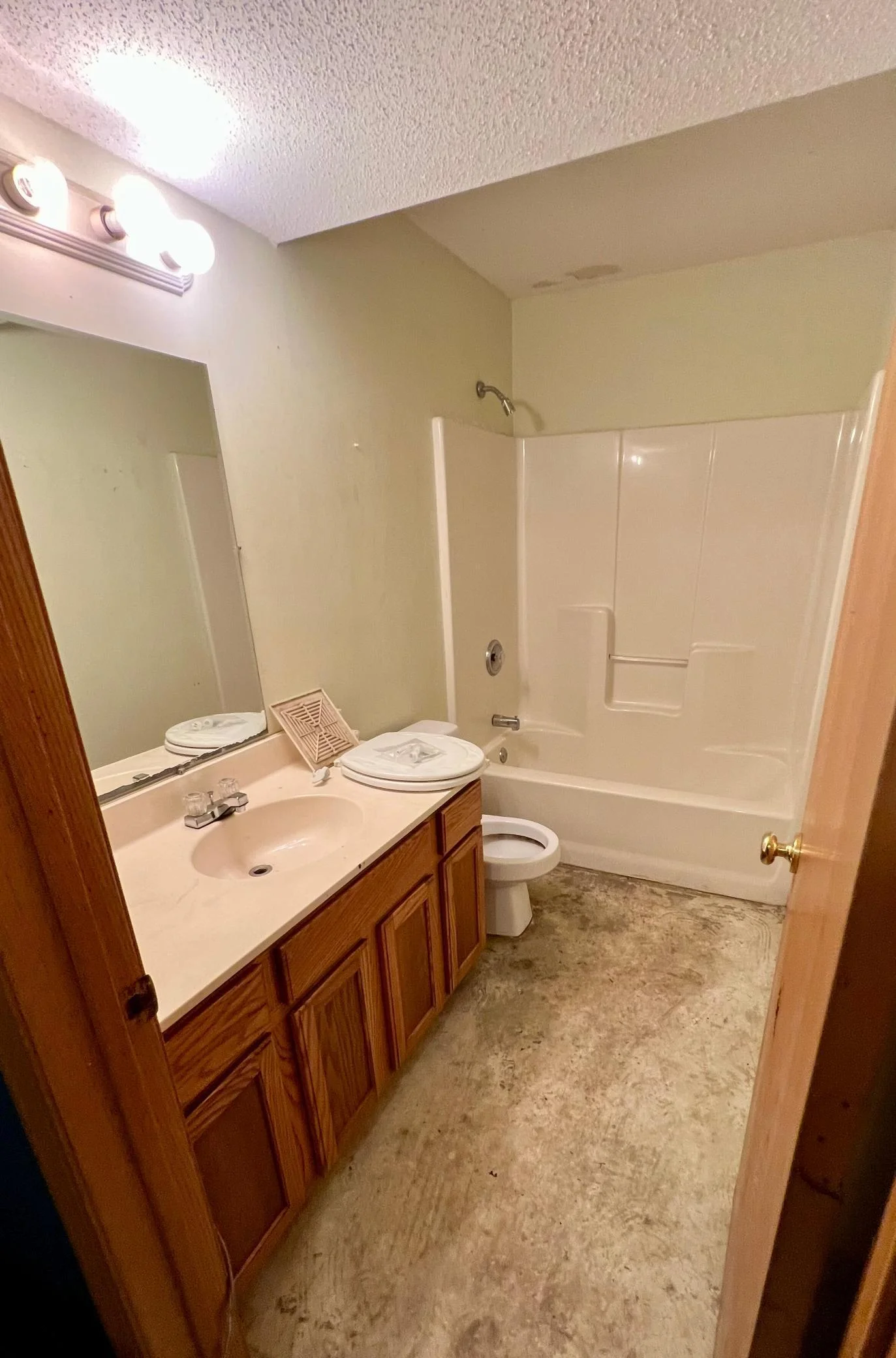 lower level full bath