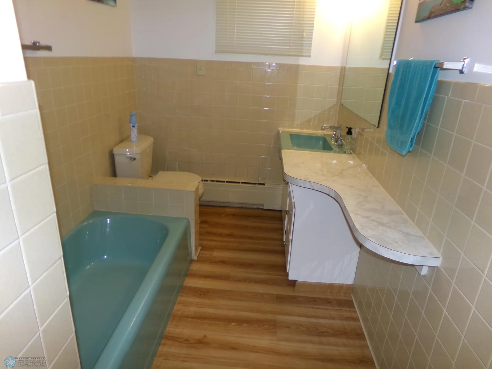 Main Floor Bath Vanity, Stool.JPG